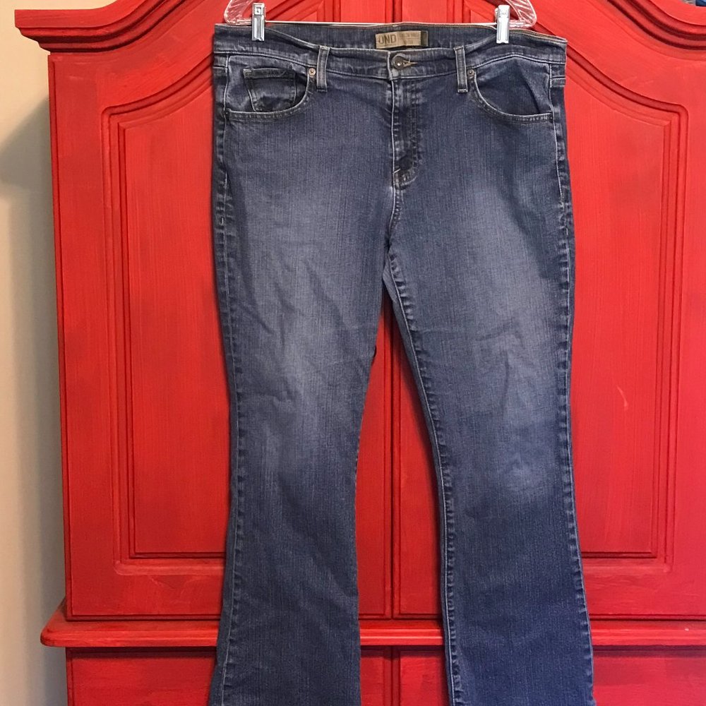 OND Old Navy Denim jeans just below waist boot cut stretch size 16 short womens